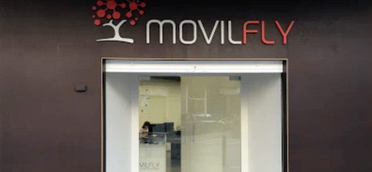 Puerta del local de Movilfly